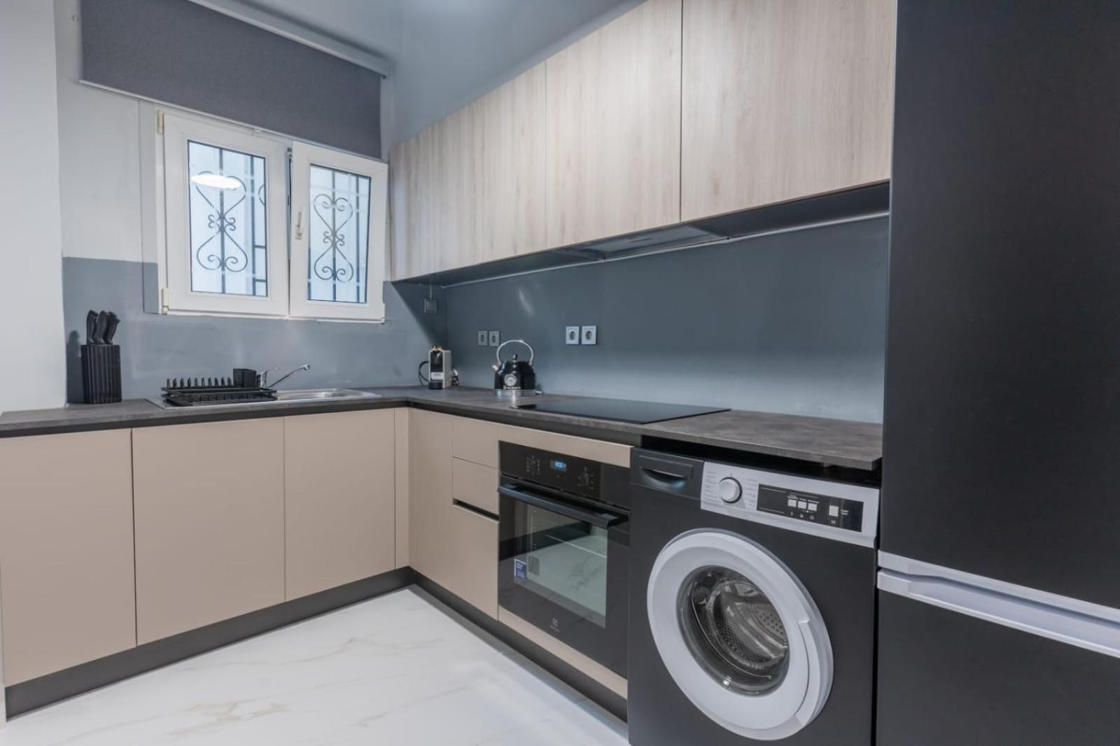 Apartment Oasis - Timeless Comfort At The Acropolis
