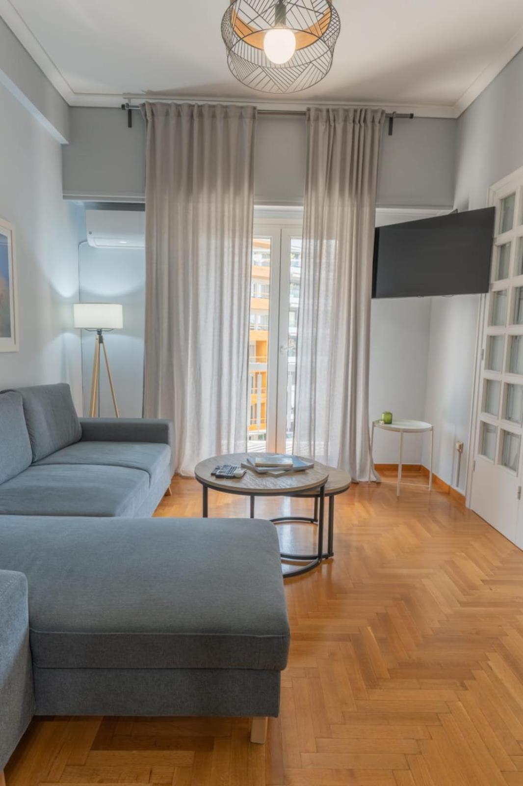 Apartment Oasis - Timeless Comfort At The Acropolis *